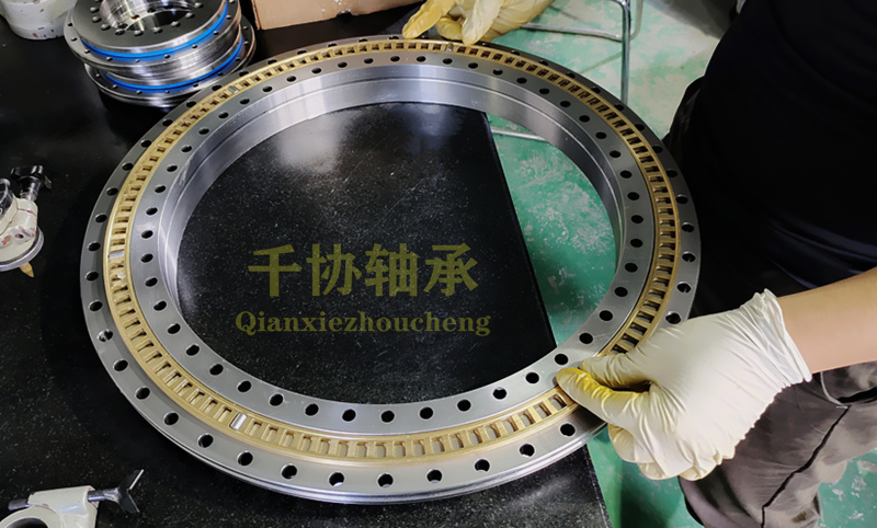洛陽千協淺談轉臺軸承的結構類別及特點