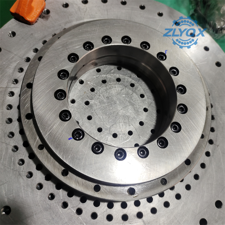 說說YRT轉臺軸承與轉盤軸承的主要區別！